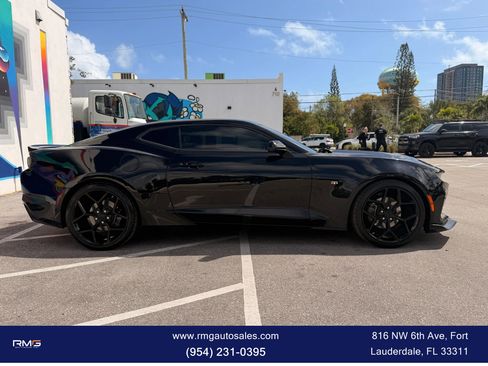 Used 2022 Chevrolet Camaro LT image 4