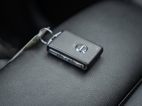 Used 2024 Volvo XC40 B5 Plus w/ Protection Package Premier image 43