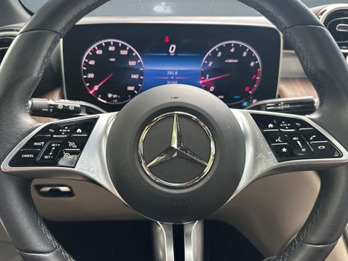 Used 2024 Mercedes-Benz GLC 300 4MATIC image 11