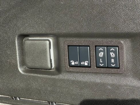 Used 2025 Chevrolet Tahoe Premier image 25