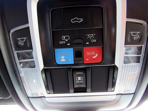 Used 2024 RAM 2500 Limited image 33