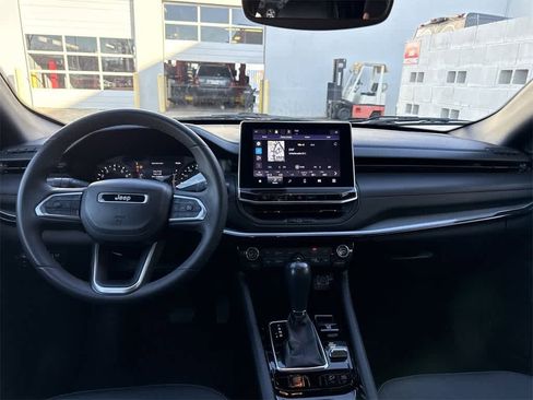 Used 2023 Jeep Compass Trailhawk image 15