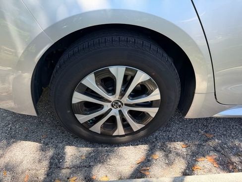 Used 2022 Toyota Corolla LE FWD image 11