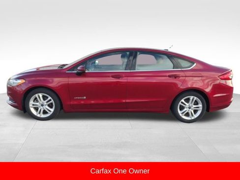 Used 2018 Ford Fusion SE image 2