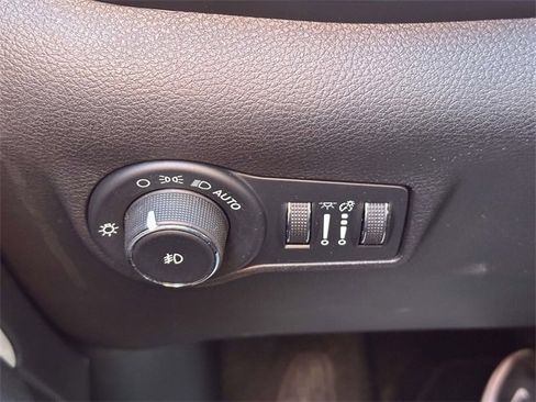 Certified 2023 Jeep Compass Limited image 27