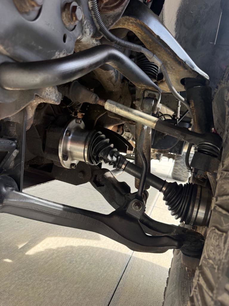 Used 2004 Chevrolet Silverado 2500 LT w/ Skid Plate Package AWD/4WD image 11