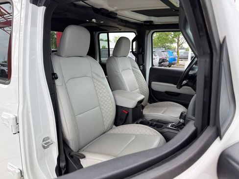Used 2023 Jeep Gladiator Overland AWD/4WD image 32