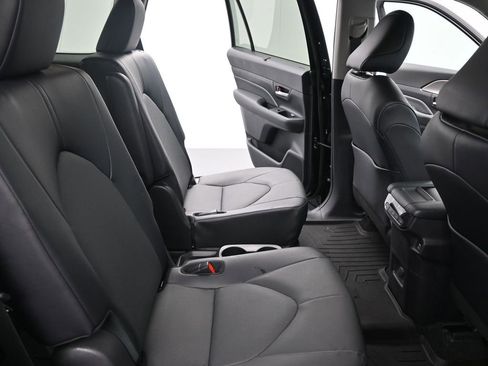 Used 2024 Toyota Grand Highlander AWD image 13