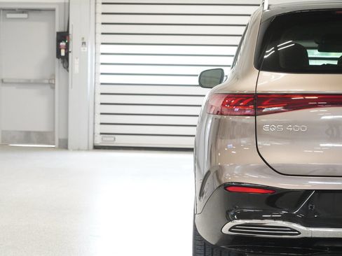 New 2027 Mercedes-Benz EQS 400 4MATIC SUV image 12