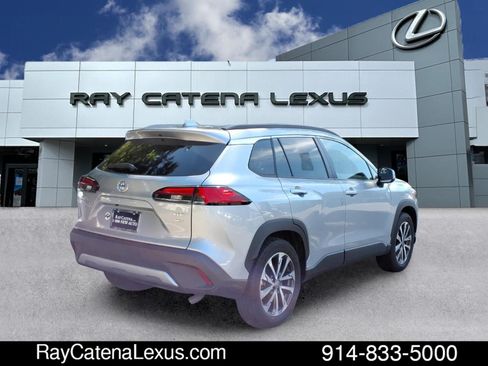 Used 2024 Toyota Corolla Cross XLE w/ Convenience Package AWD/4WD image 4