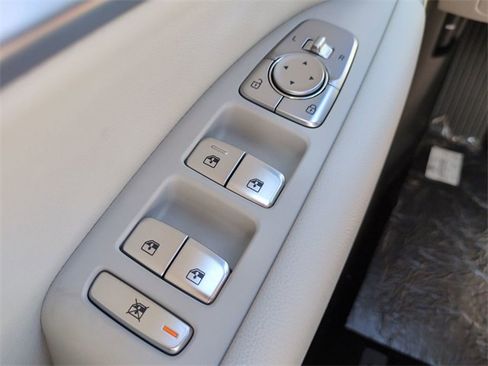 Certified 2025 Genesis G70 2.5T image 22