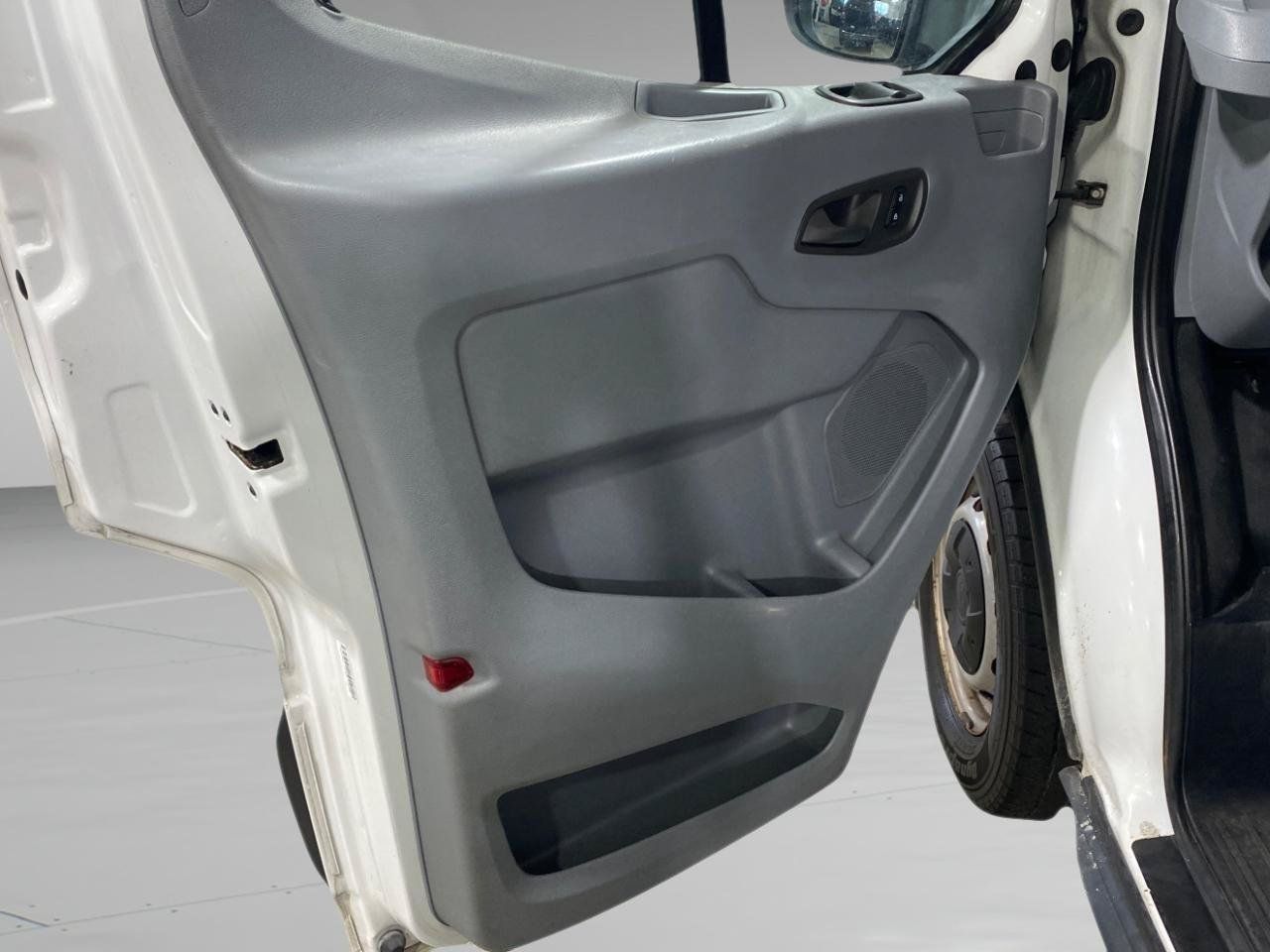 Used 2018 Ford Transit 250 130 Low Roof RWD image 12
