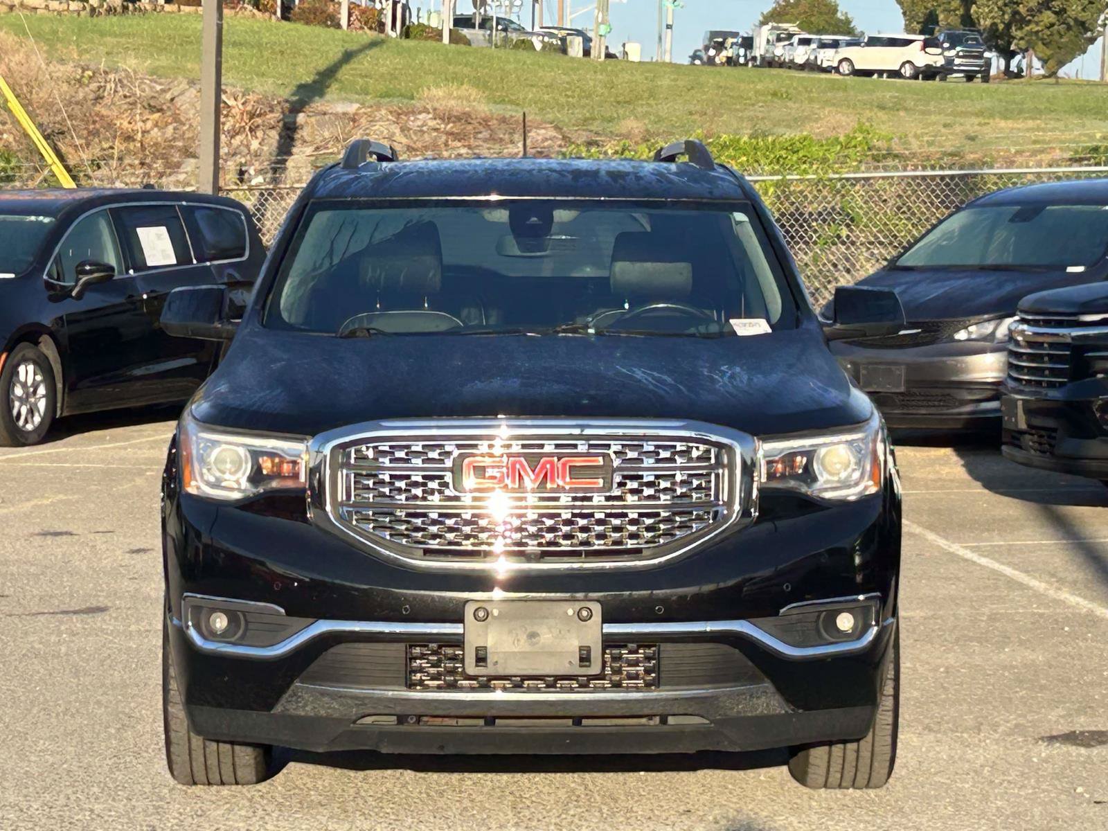 Used 2017 GMC Acadia Denali w/ Technology Package FWD image 2