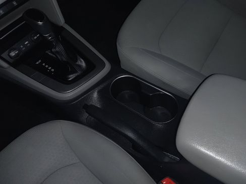 Used 2017 Hyundai Elantra SE image 26