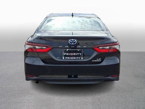 Used 2021 Toyota Camry LE image 5