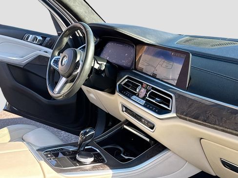 Used 2020 BMW X5 M50i w/ Executive Package image 5