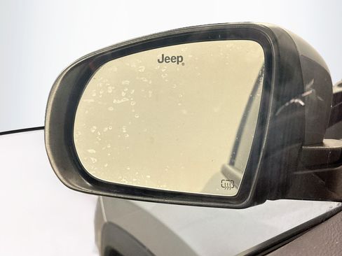 Used 2018 Jeep Compass Limited w/ Navigation Group AWD/4WD image 16