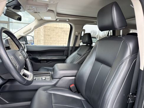Used 2023 Ford Expedition Max XLT image 9