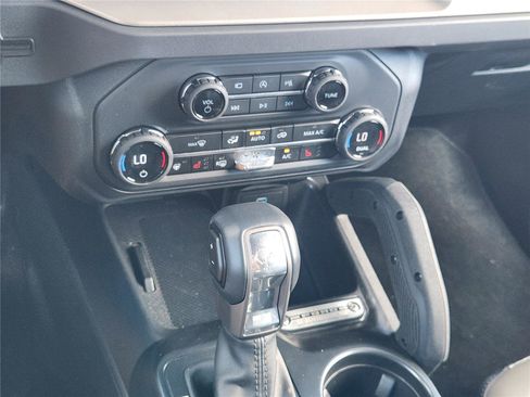 New 2025 Ford Bronco Outer Banks w/ Sasquatch Package AWD/4WD image 14