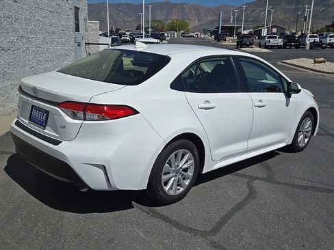 Used 2026 Toyota Corolla LE w/ LE Premium Package FWD image 4