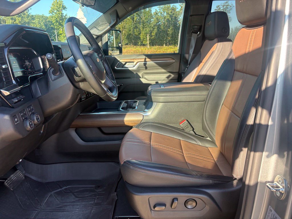 Used 2024 Chevrolet Silverado 3500 High Country w/ High Country Premium Package AWD/4WD image 13