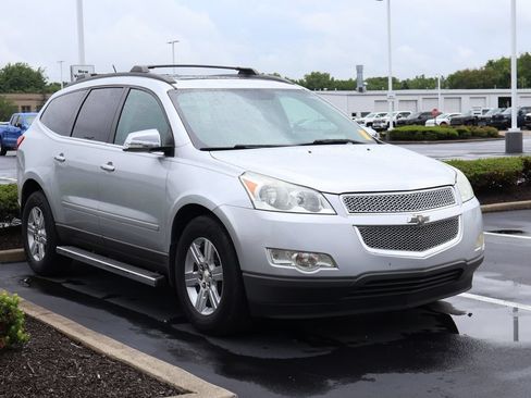 Used 2011 Chevrolet Traverse LT w/ LPO, 'HIT The Road' Package FWD image 3
