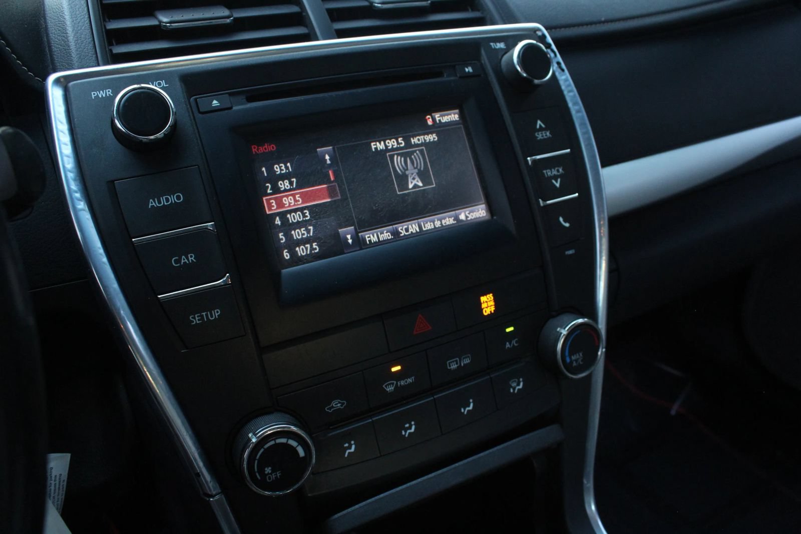 Used 2015 Toyota Camry SE FWD image 31
