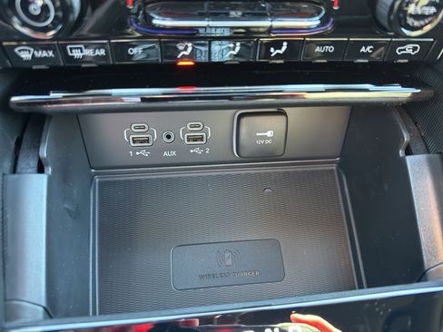 New 2025 Jeep Grand Cherokee Altitude image 19