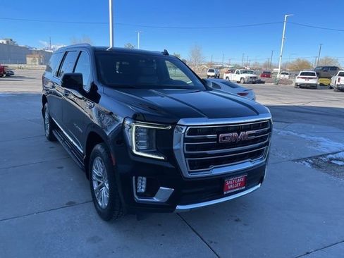 Used 2022 GMC Yukon XL SLT w/ SLT Premium Package image 7