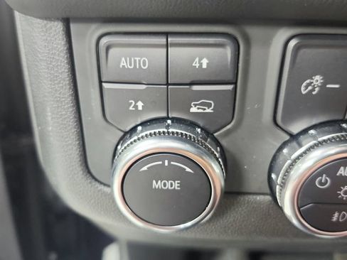 Used 2025 GMC Yukon Denali AWD/4WD image 30