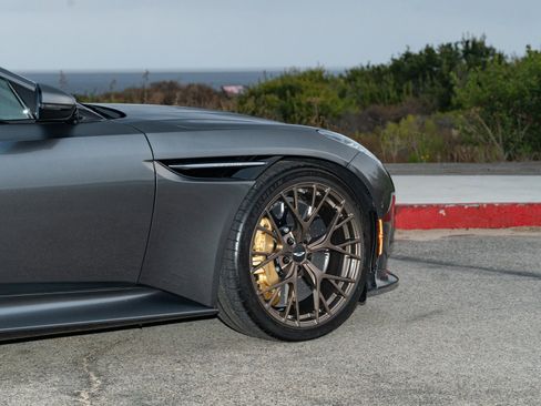 Used 2025 Aston Martin DB12 Coupe image 8