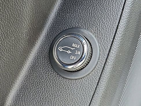 Used 2021 Chevrolet Traverse LT FWD image 27