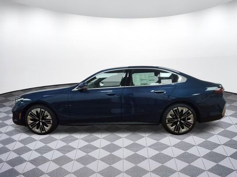 Used 2026 BMW 530i xDrive AWD/4WD image 2