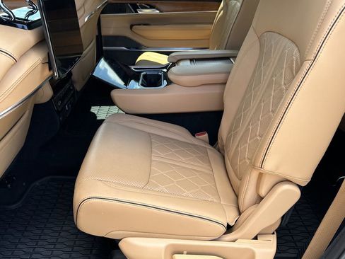 Certified 2024 Jeep Grand Wagoneer Series III w/ Rear Seat Video Group 1 AWD/4WD image 15