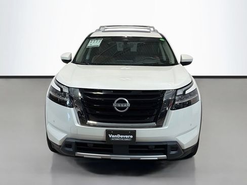 Used 2024 Nissan Pathfinder Platinum w/ Cargo Package AWD/4WD image 2