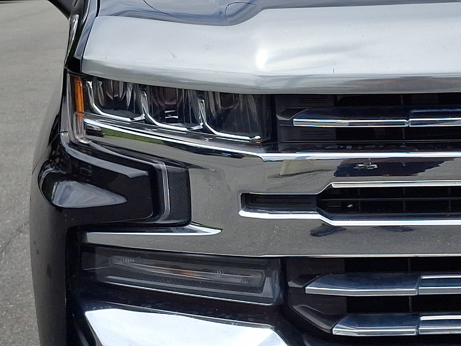Used 2019 Chevrolet Silverado 1500 LTZ w/ LTZ Plus Package AWD/4WD image 9