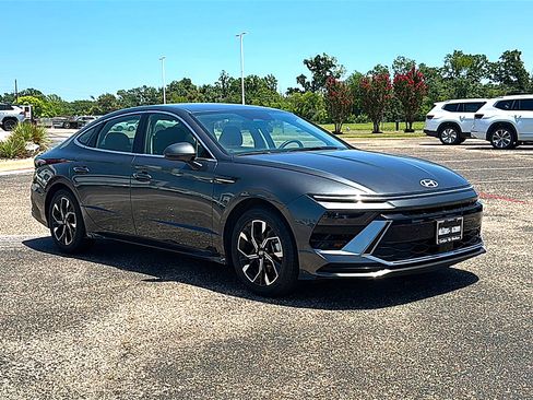 Used 2025 Hyundai Sonata SEL FWD image 10