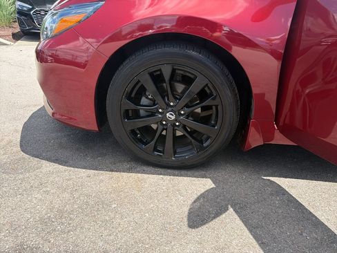 Used 2017 Nissan Altima 2.5 SR w/ Midnight Edition Package FWD image 28
