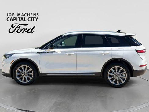 Used 2022 Lincoln Corsair AWD w/ Premium Package image 8