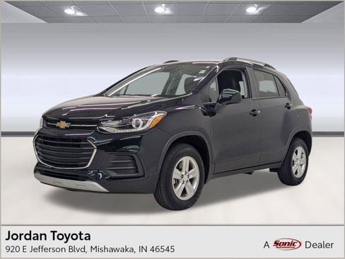 Used 2021 Chevrolet Trax LT w/ LT Convenience Package image 1