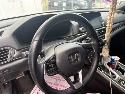 Used 2018 Honda Accord Sport image 8