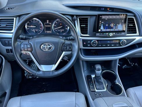 Used 2014 Toyota Highlander XLE w/ Preferred Accessory Package image 13
