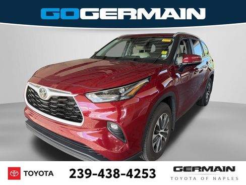 Used 2024 Toyota Highlander XLE FWD image 1