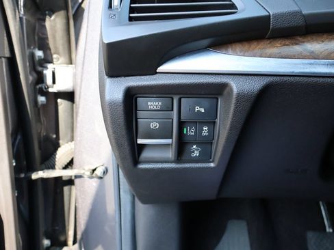 Used 2020 Acura MDX w/ Technology Package AWD/4WD image 32