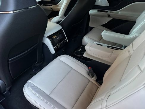 New 2026 Lincoln Aviator Reserve w/ Luxury Package RWD image 11