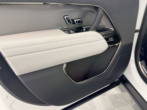 Used 2023 Land Rover Range Rover Sport SE Dynamic image 11