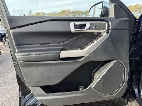 Used 2022 Ford Explorer XLT w/ Equipment Group 202A image 14