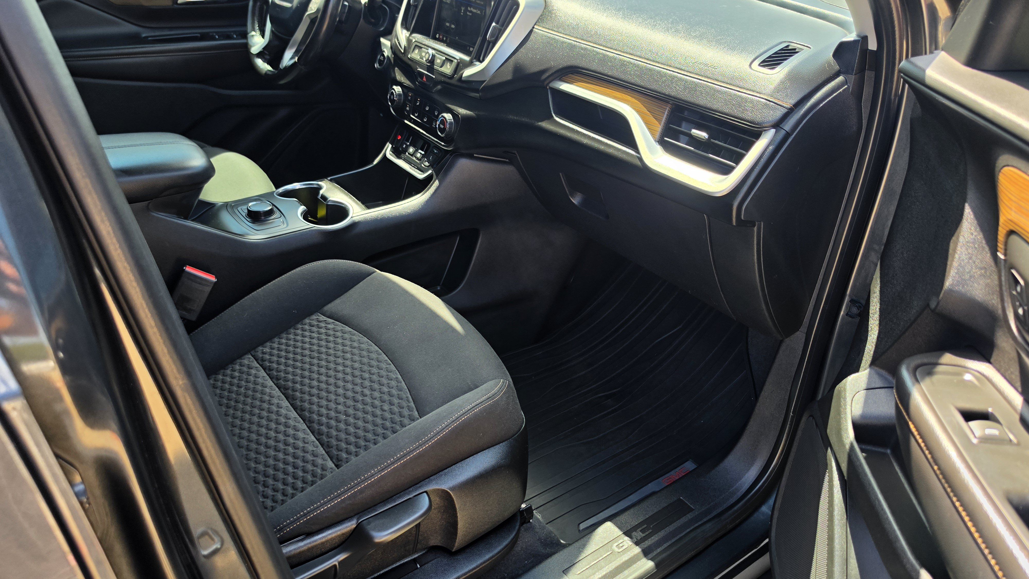 Used 2018 GMC Terrain SLE FWD image 29