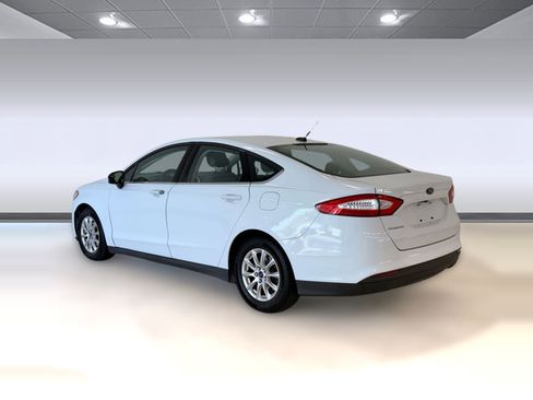 Used 2015 Ford Fusion S image 3