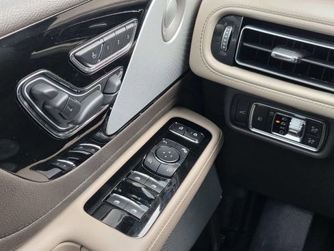 Certified 2021 Lincoln Aviator Reserve w/ Equipment Group 201A image 18